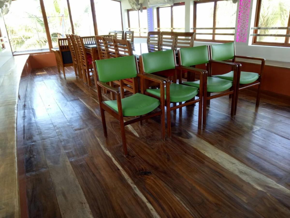 Marari Houseboat Hotel Mararikulam Exterior foto