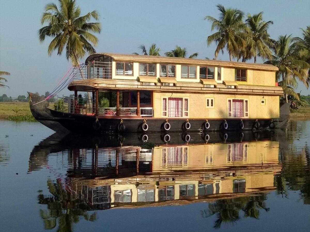 Marari Houseboat Hotel Mararikulam Exterior foto