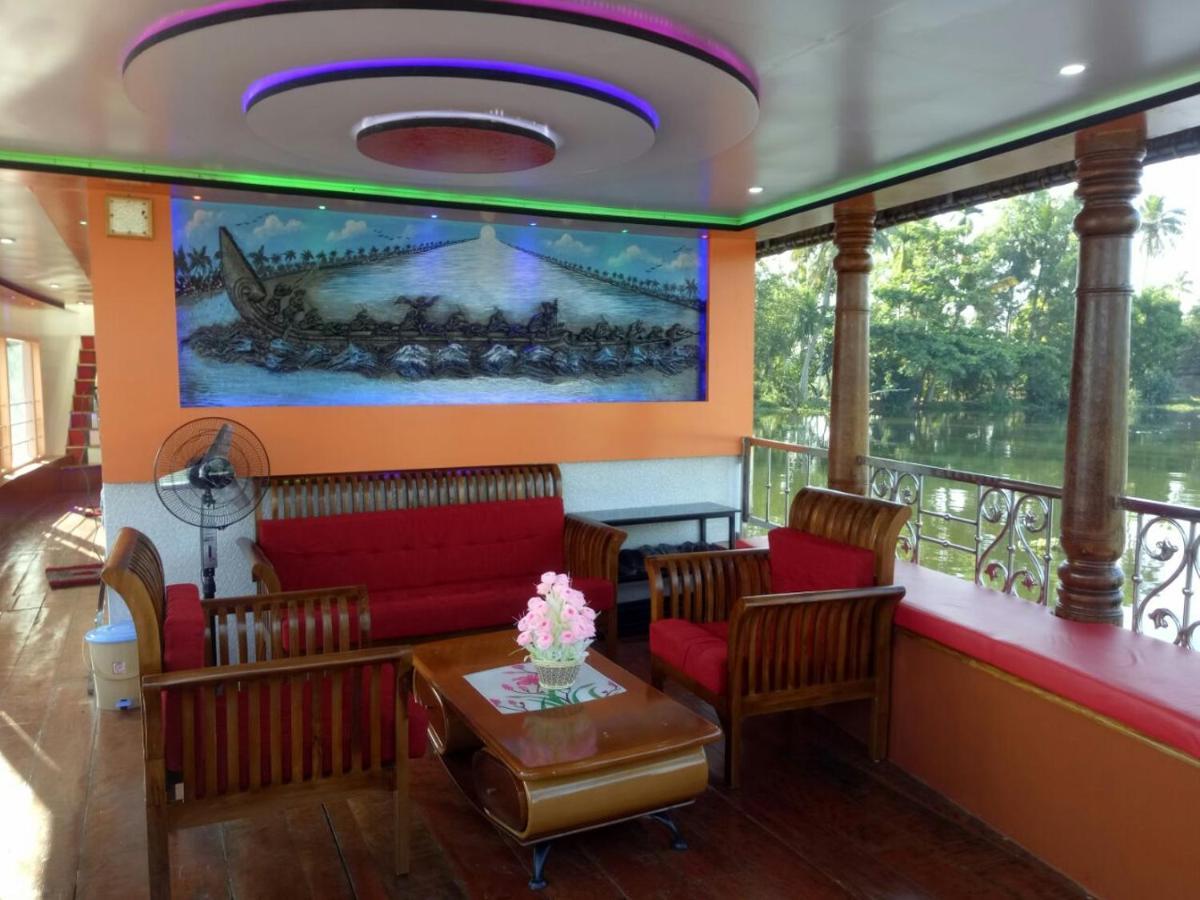 Marari Houseboat Hotel Mararikulam Exterior foto