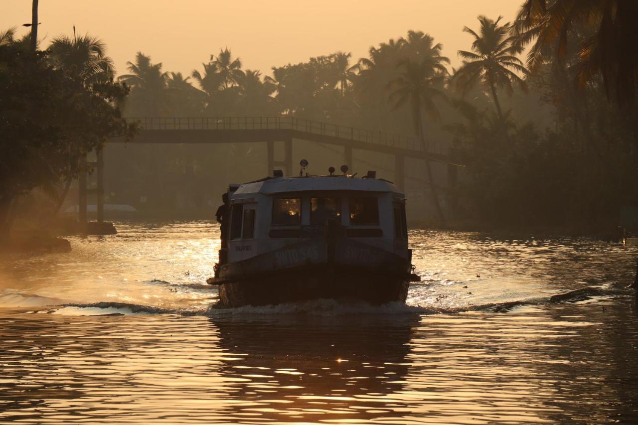 Marari Houseboat Hotel Mararikulam Exterior foto