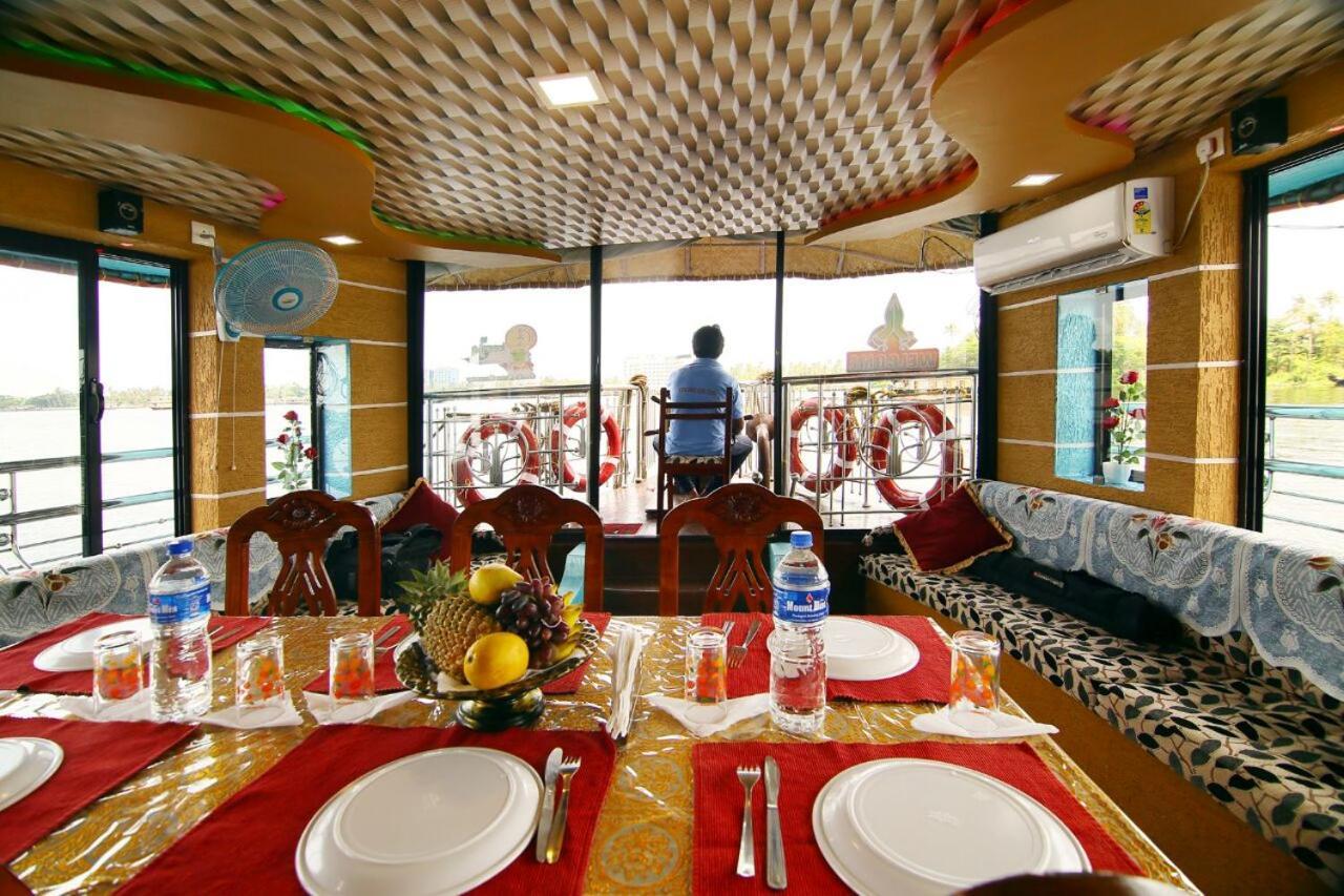 Marari Houseboat Hotel Mararikulam Exterior foto