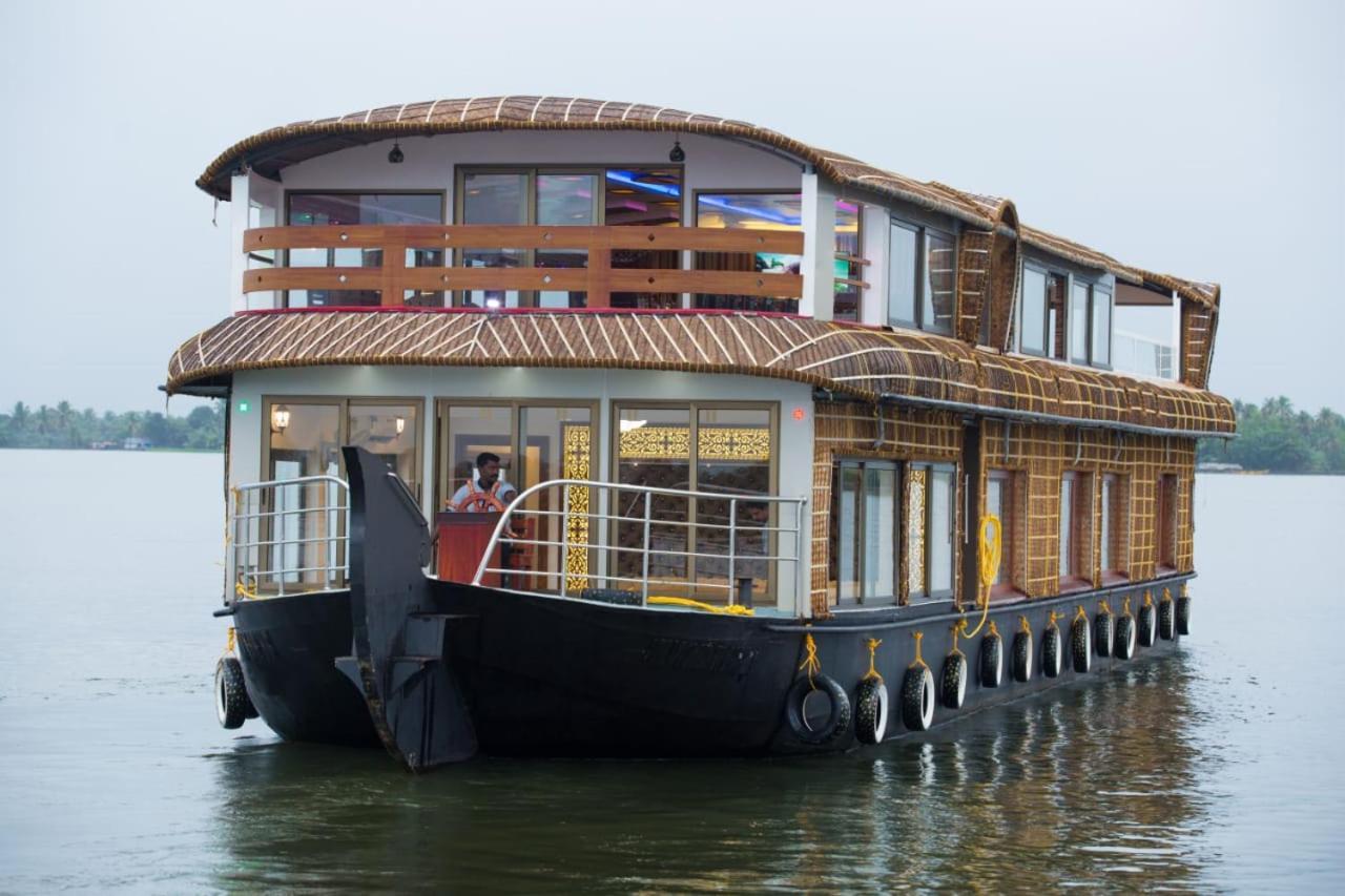 Marari Houseboat Hotel Mararikulam Exterior foto