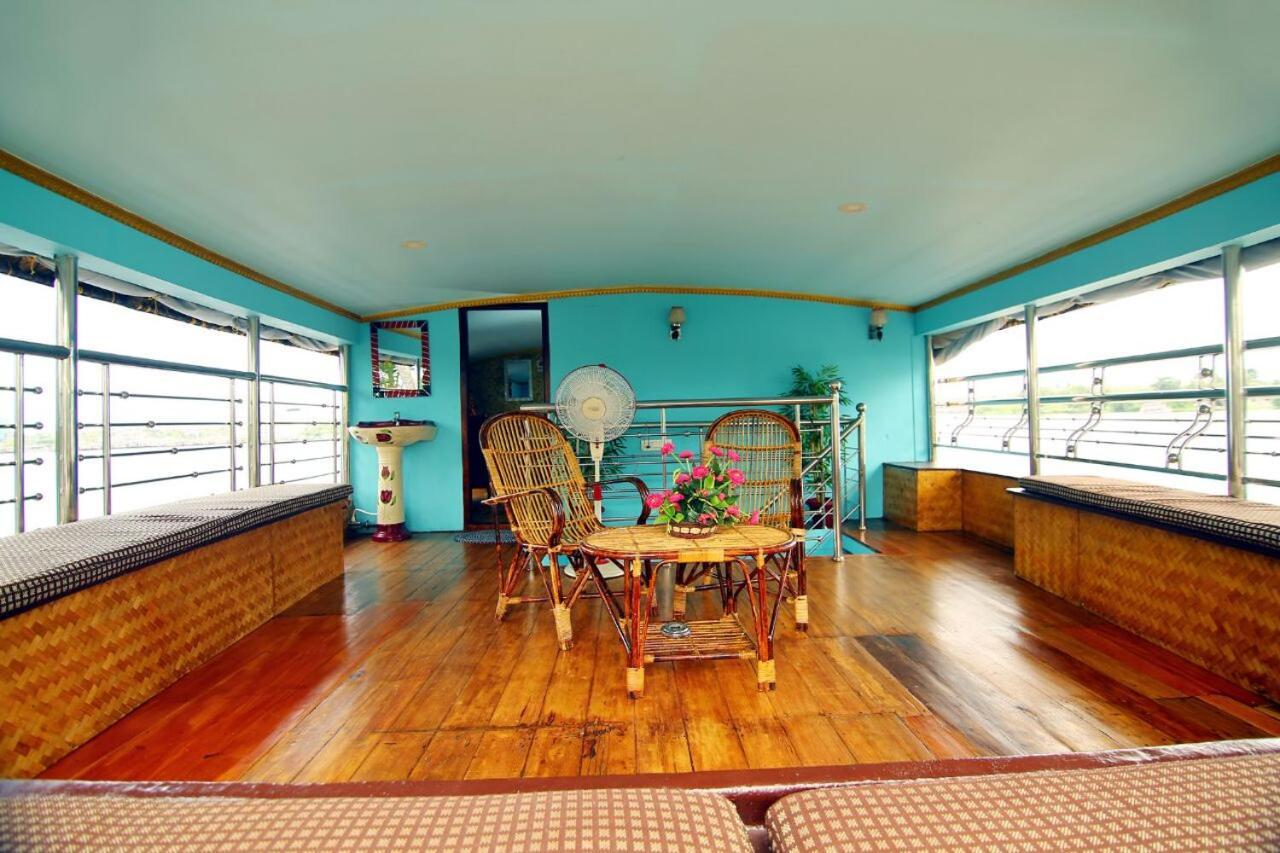 Marari Houseboat Hotel Mararikulam Exterior foto