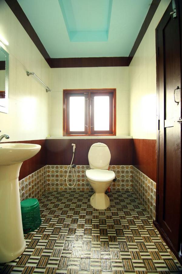 Marari Houseboat Hotel Mararikulam Exterior foto