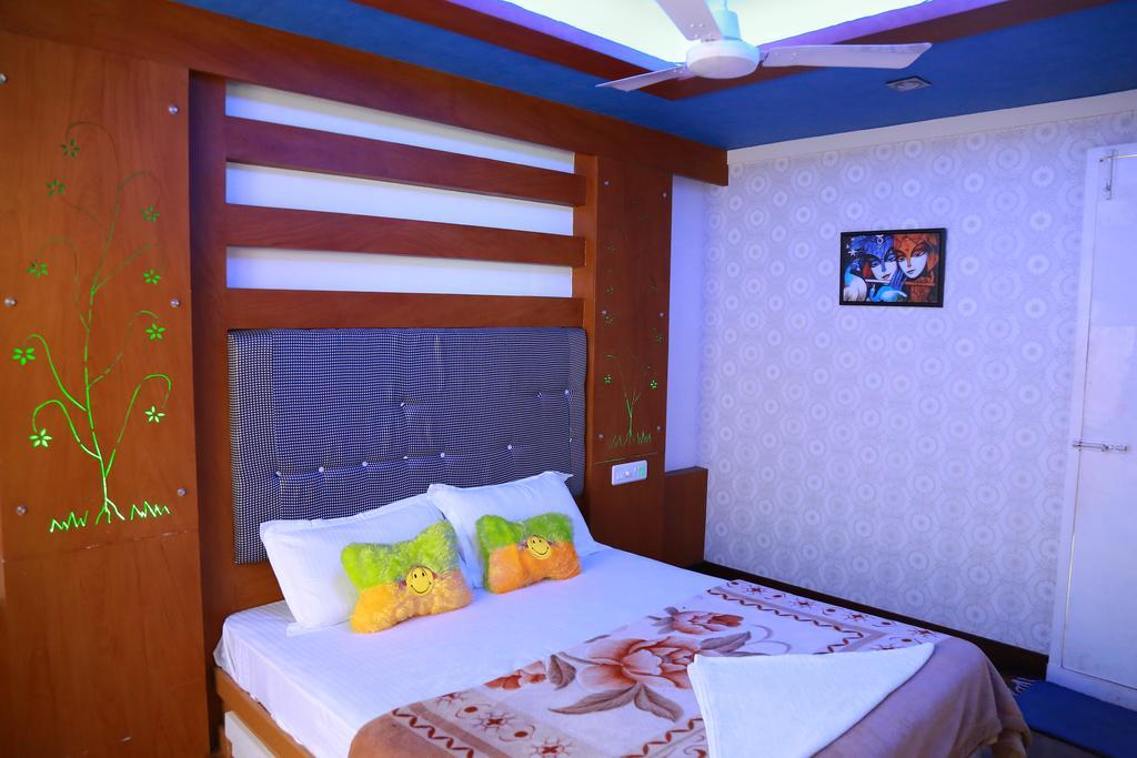 Marari Houseboat Hotel Mararikulam Exterior foto