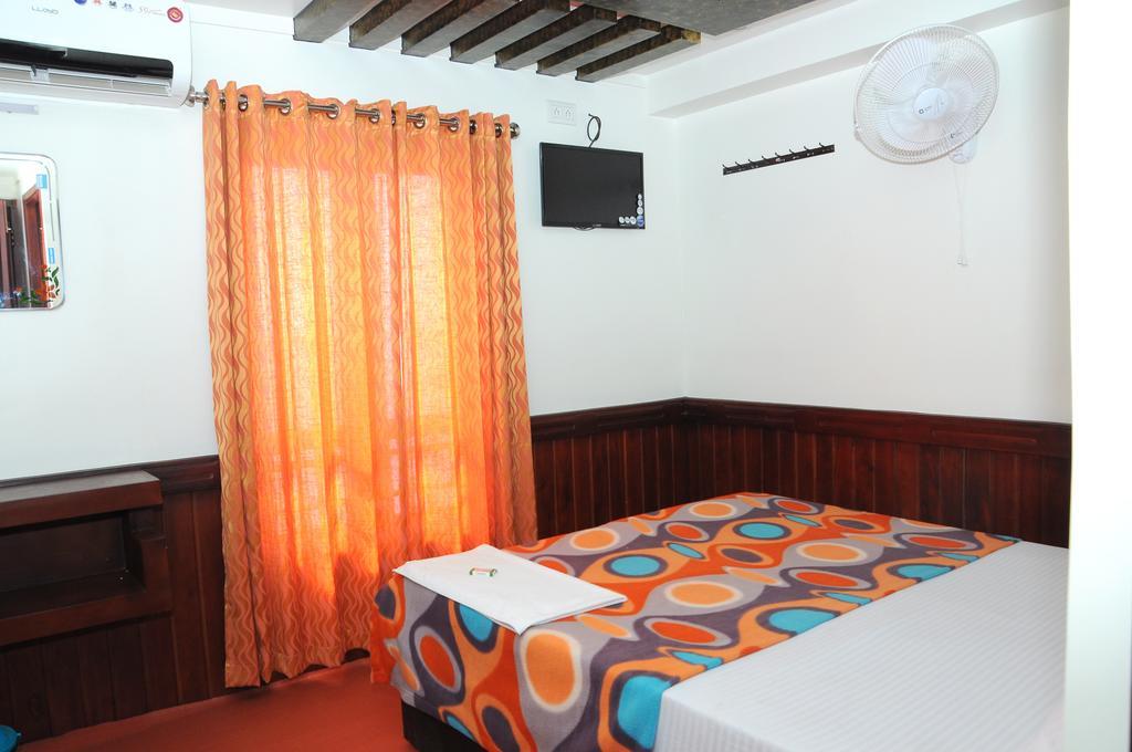 Marari Houseboat Hotel Mararikulam Cameră foto
