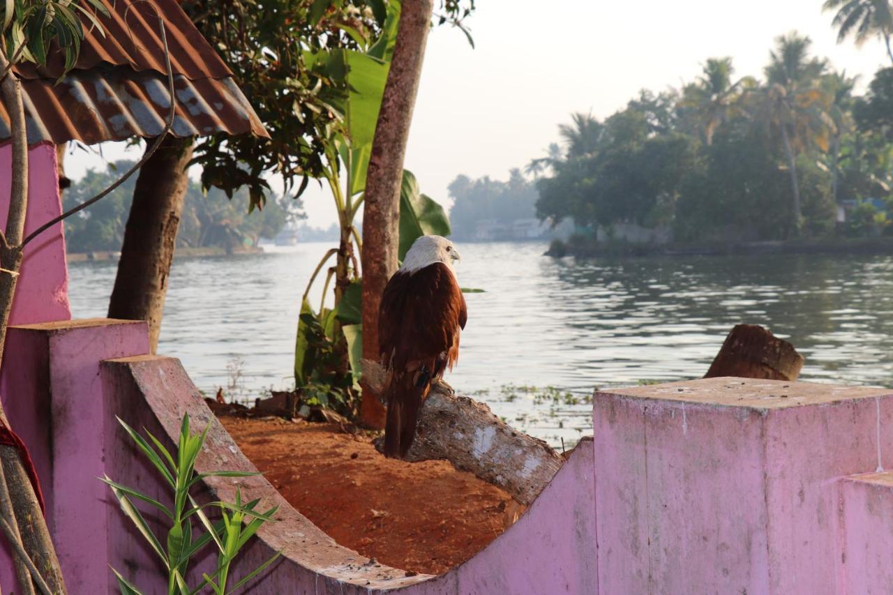 Marari Houseboat Hotel Mararikulam Exterior foto